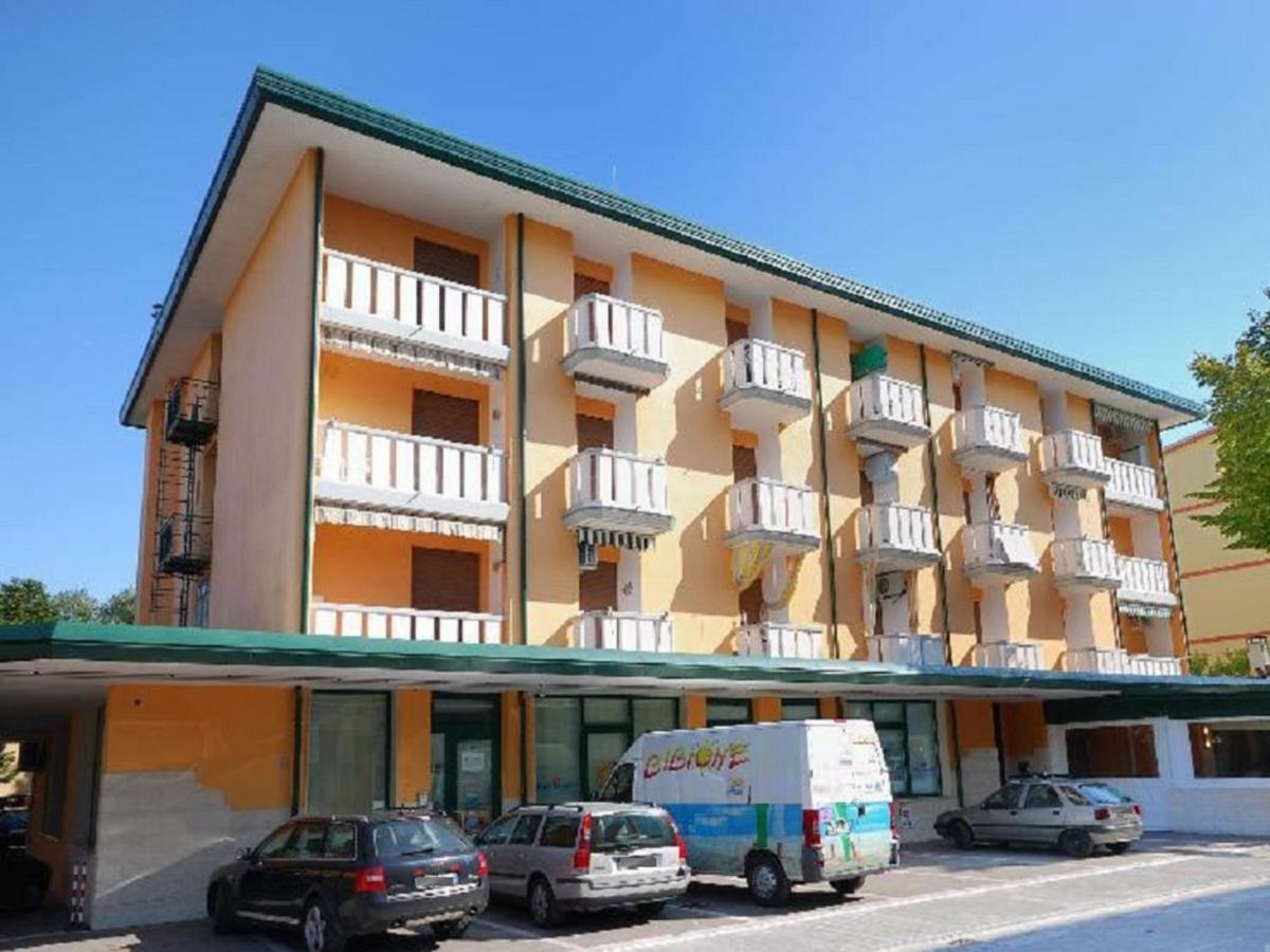 Storione - Appartamenti Бибионе Экстерьер фото